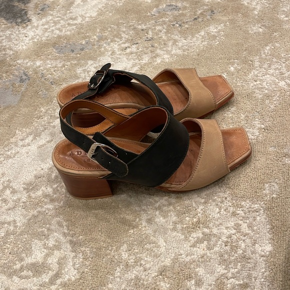Adelante Shoes | Wide Black And Tan Sandals Size 7.5 - Picture 3 of 8